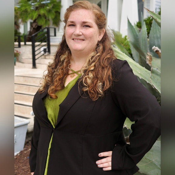 Meet your Posher, Myriam - Picture 2 of 2